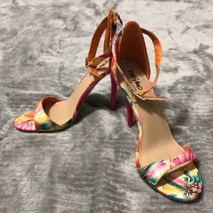 COLORFUL HEELS!